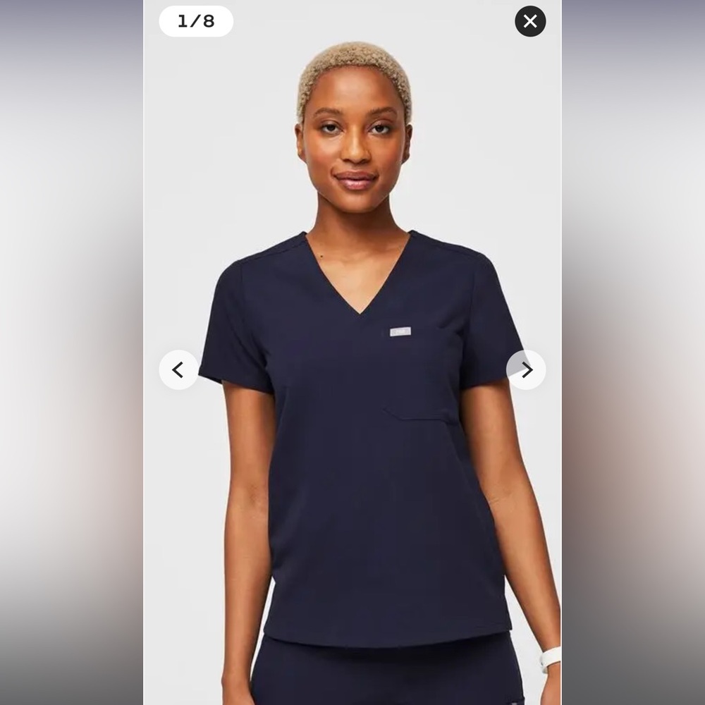 FIGS Catarina One-Pocket Scrub Top - XS 
NWOT